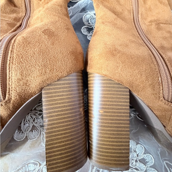 Elegant Wide Calf Tan Suede Platform Heeled Boots - Picture 10 of 15